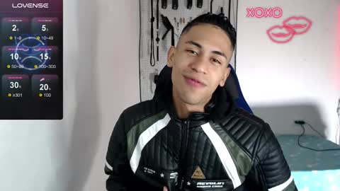 Snapshot of jacob_wolf_xxx chatting on 10/05/25, 04:44 jacob online show from 10/05/25, 04:44