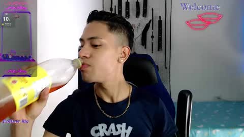 Snapshot of jacob_wolf_xxx chatting on 10/26/25, 07:03 jacob online show from 10/26/25, 07:03