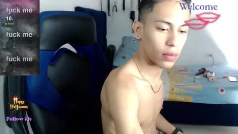 Snapshot of jacob_wolf_xxx chatting on 11/10/25, 04:22 jacob online show from 11/10/25, 04:22