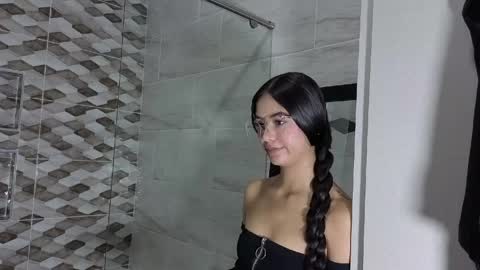 jade_lovv online show from 06/04/26, 12:22