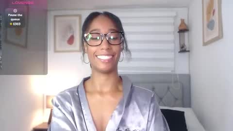 Snapshot of jade_obi chatting on 01/27/25, 02:46 Jade smile online show from 01/27/25, 02:46