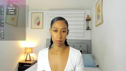 Snapshot of jade_obi chatting on 02/10/25, 02:48 Jade smile online show from 02/10/25, 02:48