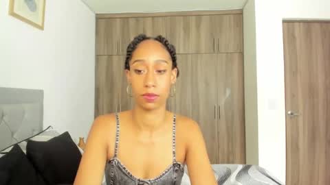 Snapshot of jade_obi chatting on 09/17/25, 04:19 Jade smile online show from 09/17/25, 04:19