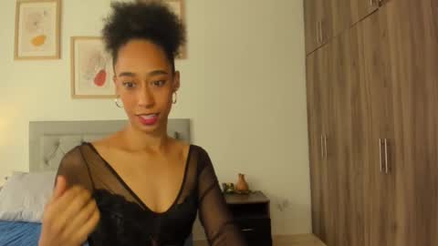 Snapshot of jade_obi chatting on 10/18/25, 03:13 Jade smile online show from 10/18/25, 03:13