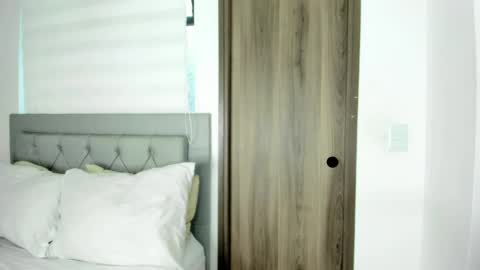 Jade smile online show from 04/27/26, 12:25