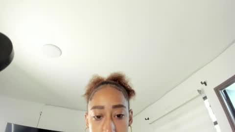 Snapshot of jade_obi chatting on 04/29/26, 01:48 Jade smile online show from 04/29/26, 01:48