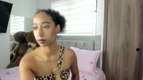 Snapshot of jade_obi chatting on 05/23/26, 02:54 Jade smile online show from 05/23/26, 02:54