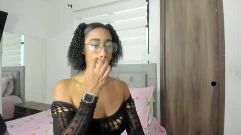 Snapshot of jade_obi chatting on 05/29/26, 03:32 Jade smile online show from 05/29/26, 03:32