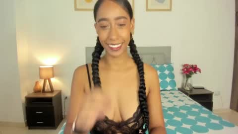Snapshot of jade_obi chatting on 06/06/26, 02:33 Jade smile online show from 06/06/26, 02:33