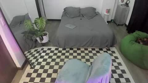 Snapshot of jade_porn chatting on 11/09/25, 10:35 Jade independent model online show from 11/09/25, 10:35