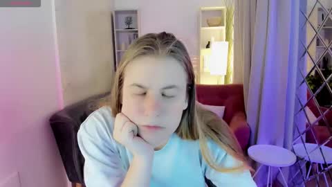 Snapshot of jade_soft chatting on 11/19/25, 08:20 Jade online show from 11/19/25, 08:20