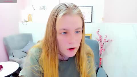 Snapshot of jade_soft chatting on 12/14/25, 01:27 Jade online show from 12/14/25, 01:27