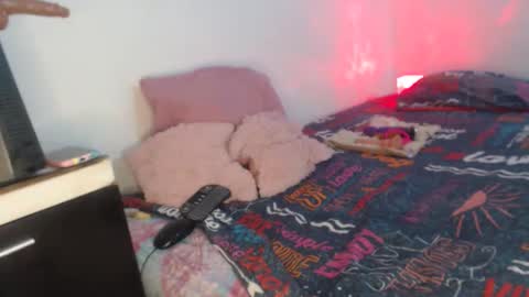 Snapshot of jade_watson19 chatting on 10/22/25, 12:05 Jade Watson online show from 10/22/25, 12:05