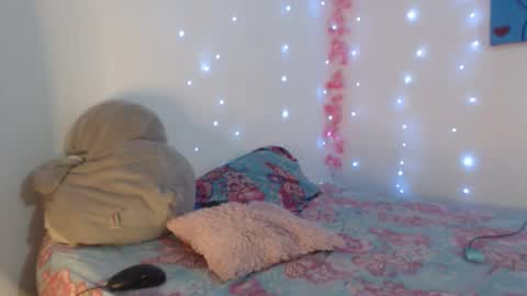 Snapshot of jade_watson19 chatting on 12/17/25, 05:13 Jade Watson online show from 12/17/25, 05:13