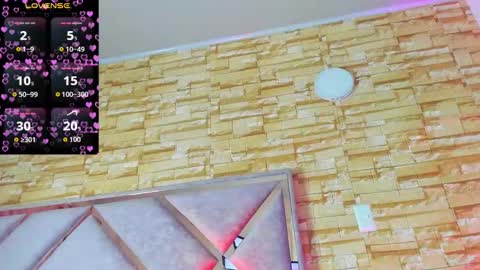 jade white  online show from 01/13/26, 12:54