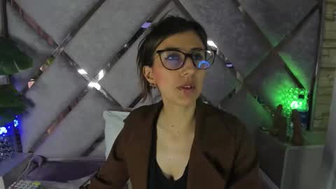 jade white  online show from 01/16/26, 02:10