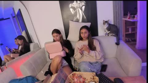 Snapshot of jade_ws chatting on 10/16/25, 02:01 Jade online show from 10/16/25, 02:01