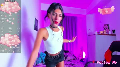 Snapshot of jadebenett chatting on 11/17/25, 12:05 Jade Benett online show from 11/17/25, 12:05