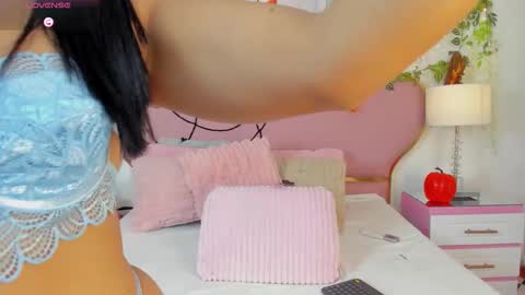 Snapshot of jadebennett chatting on 10/30/25, 05:09 jadebennett online show from 10/30/25, 05:09