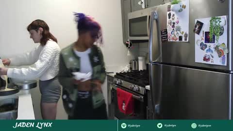 Snapshot of jadedfemboy chatting on 12/23/24, 08:25 Jaden Lynx online show from 12/23/24, 08:25