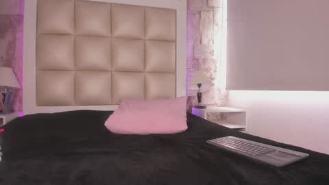 Snapshot of jadeestudios chatting on 01/10/25, 04:30 jadeestudios online show from 01/10/25, 04:30