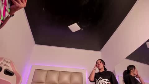 Snapshot of jadeestudios chatting on 09/16/25, 12:06 jadeestudios online show from 09/16/25, 12:06