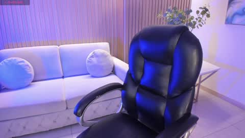 Snapshot of jadeevansx chatting on 12/22/24, 06:04 JADE EVANS online show from 12/22/24, 06:04