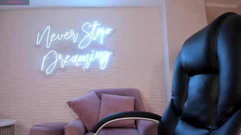 Snapshot of jadeevansx chatting on 02/26/25, 08:11 JADE EVANS online show from 02/26/25, 08:11