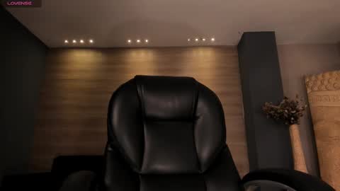 Snapshot of jadeevansx chatting on 03/11/25, 04:07 JADE EVANS online show from 03/11/25, 04:07