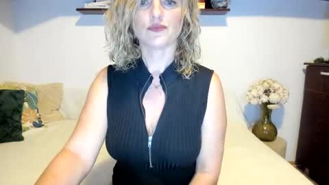 Snapshot of jadore_able82 chatting on 12/06/24, 02:35 elena online show from 12/06/24, 02:35