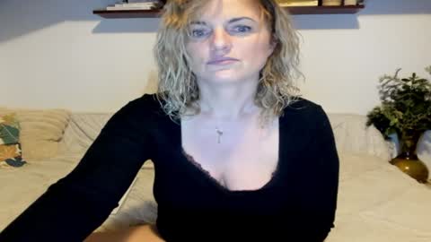 Snapshot of jadore_able82 chatting on 01/07/25, 02:53 elena online show from 01/07/25, 02:53