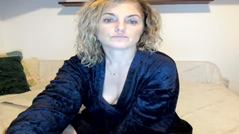 Snapshot of jadore_able82 chatting on 01/12/25, 05:45 elena online show from 01/12/25, 05:45