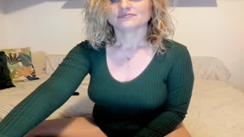 Snapshot of jadore_able82 chatting on 02/02/25, 02:38 elena online show from 02/02/25, 02:38
