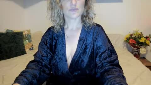 Snapshot of jadore_able82 chatting on 02/20/25, 02:40 elena online show from 02/20/25, 02:40