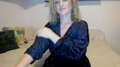 Snapshot of jadore_able82 chatting on 02/23/25, 02:51 elena online show from 02/23/25, 02:51