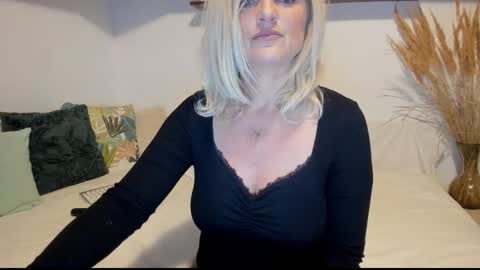 Snapshot of jadore_able82 chatting on 10/01/25, 01:33 elena online show from 10/01/25, 01:33