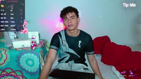 Snapshot of jaedasky_ chatting on 01/21/25, 06:22 javi15 online show from 01/21/25, 06:22