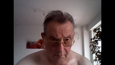Snapshot of jahanc01 chatting on 09/26/25, 10:08 Malko online show from 09/26/25, 10:08