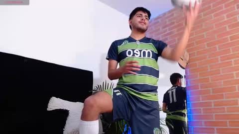 Snapshot of jaiden_thoner chatting on 10/30/25, 04:14 Jaiden online show from 10/30/25, 04:14