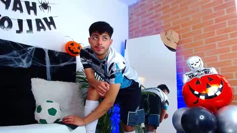 Snapshot of jaiden_thoner chatting on 10/31/25, 08:32 Jaiden online show from 10/31/25, 08:32