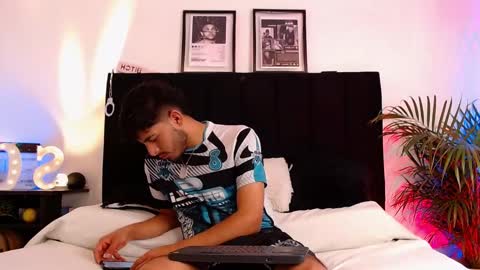 Snapshot of jaiden_thoner chatting on 11/23/25, 06:13 Jaiden online show from 11/23/25, 06:13