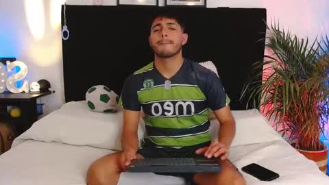 Snapshot of jaiden_thoner chatting on 11/28/25, 06:27 Jaiden online show from 11/28/25, 06:27