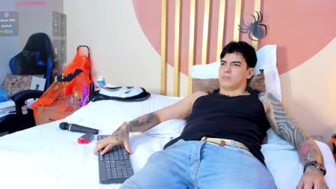 Snapshot of jake_and_nicolee chatting on 10/24/25, 01:13 Jake And Nicole online show from 10/24/25, 01:13