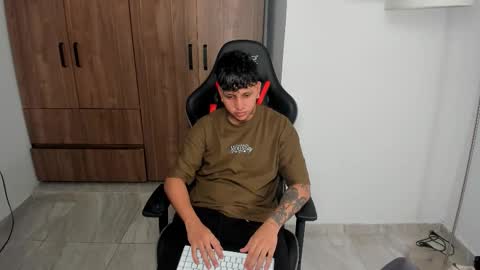 Snapshot of jake_pons chatting on 10/15/25, 10:15 Jake Pons online show from 10/15/25, 10:15