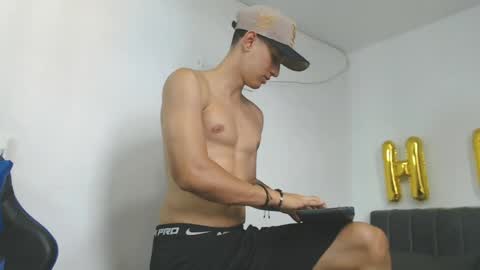 Hi guys im new 3 online show from 05/27/26, 07:22