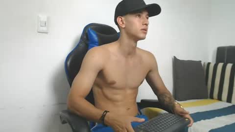 Snapshot of jake_shadow14 chatting on 06/30/26, 05:47 Hi guys im new 3 online show from 06/30/26, 05:47