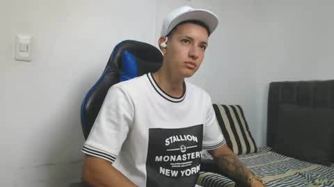 Snapshot of jake_shadow14 chatting on 07/05/26, 05:42 Hi guys im new 3 online show from 07/05/26, 05:42