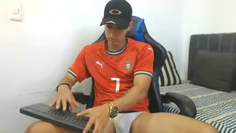 Snapshot of jake_shadow14 chatting on 07/06/26, 05:37 Hi guys im new 3 online show from 07/06/26, 05:37