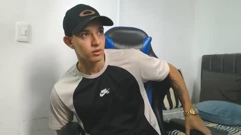 Snapshot of jake_shadow14 chatting on 07/10/26, 05:48 Hi guys im new 3 online show from 07/10/26, 05:48