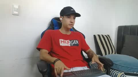 Snapshot of jake_shadow14 chatting on 07/16/26, 06:14 Hi guys im new 3 online show from 07/16/26, 06:14